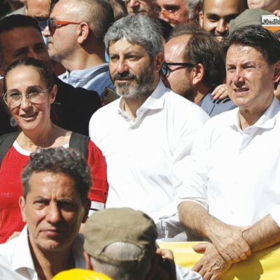 Copertina di Conte-De Luca: una cena per il patto sulla Campania