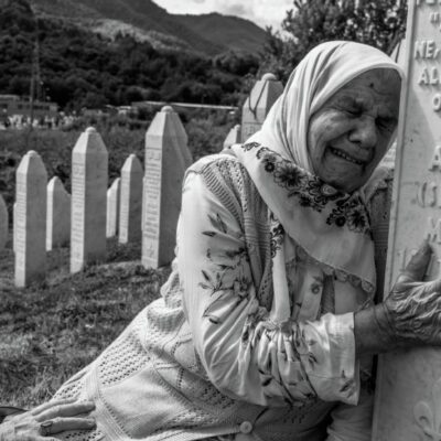 Copertina di Srebrenica, ancora fosse da scavare e altri corpi identificati da sotterrare