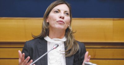 Copertina di Caso Almasri, Giusi Bartolozzi scrisse: “Sono stata informata”