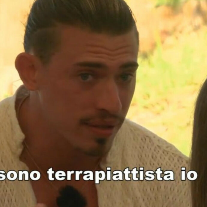 “Sono terrapiattista, l’uomo non è mai andato sulla Luna e i dinosauri non si sono mai estinti”: le dichiarazioni choc di Simone a Temptation Island