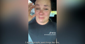 Copertina di “Mi guardavano come se fossi un pezzo di m**da”:  lo sfogo in lacrime di una mamma su TikTok dopo il disastro del 4 luglio