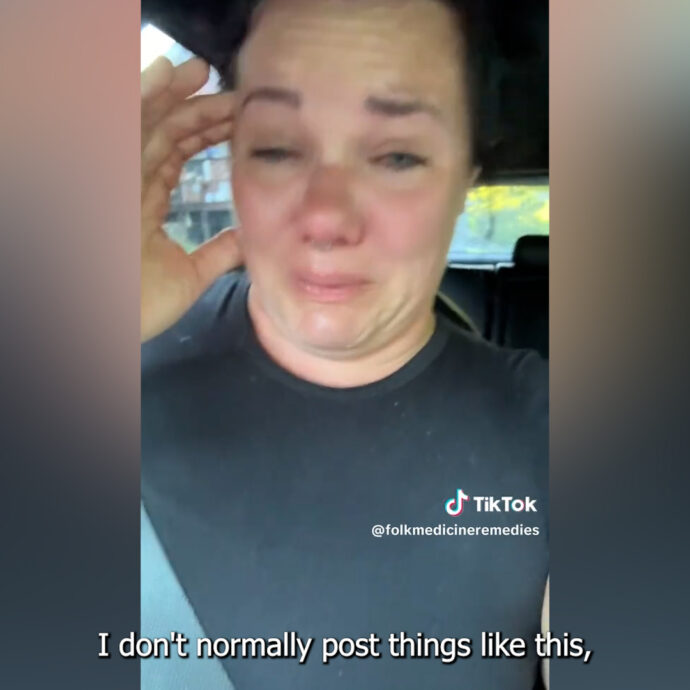 “Mi guardavano come se fossi un pezzo di m**da”:  lo sfogo in lacrime di una mamma su TikTok dopo il disastro del 4 luglio