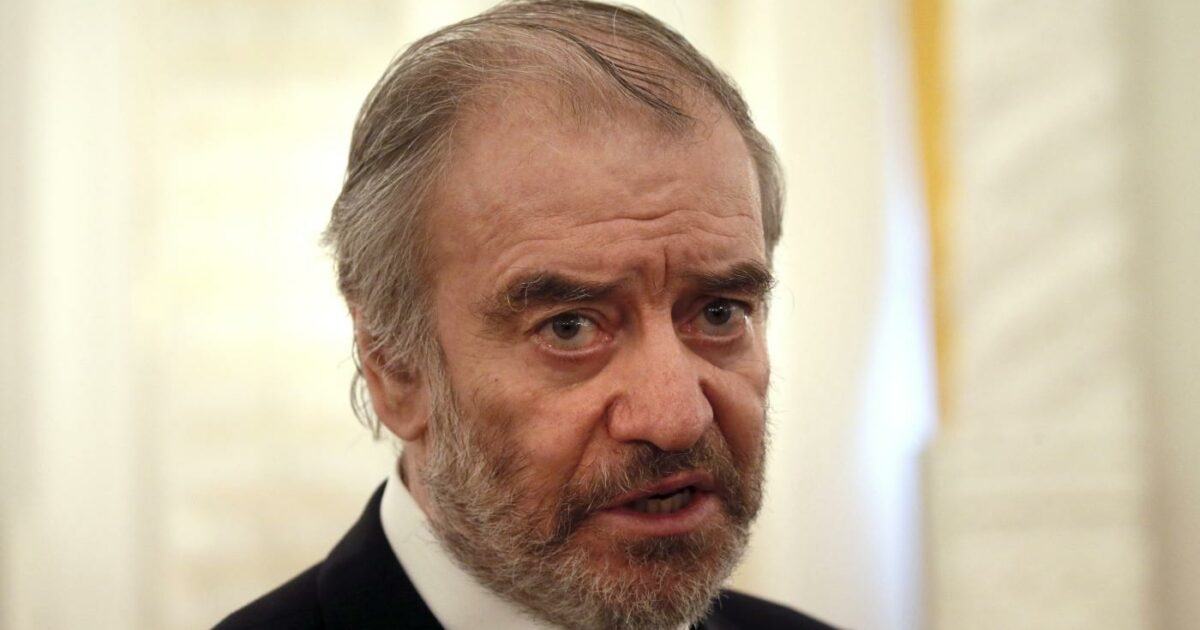 Direttore d’orchestra russo a Caserta, l’Ue “avvisa” De Luca: “Non va dato spazio ad artisti che sostengono Putin” Direttore d’orchestra russo a Caserta, l’Ue “avvisa” De Luca: “Non va dato spazio ad artisti che sostengono Putin”
