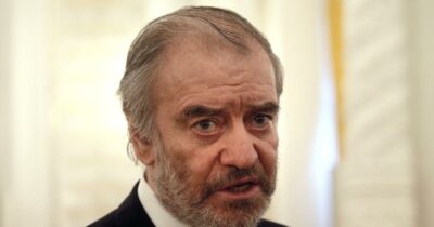 Copertina di Direttore d’orchestra russo a Caserta, l’Ue “avvisa” De Luca: “Non va dato spazio ad artisti che sostengono Putin”