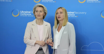 Copertina di Von der Leyen: "Dazi al 30% sconvolgono le filiere". Meloni: "Si punti ad un accordo equo"