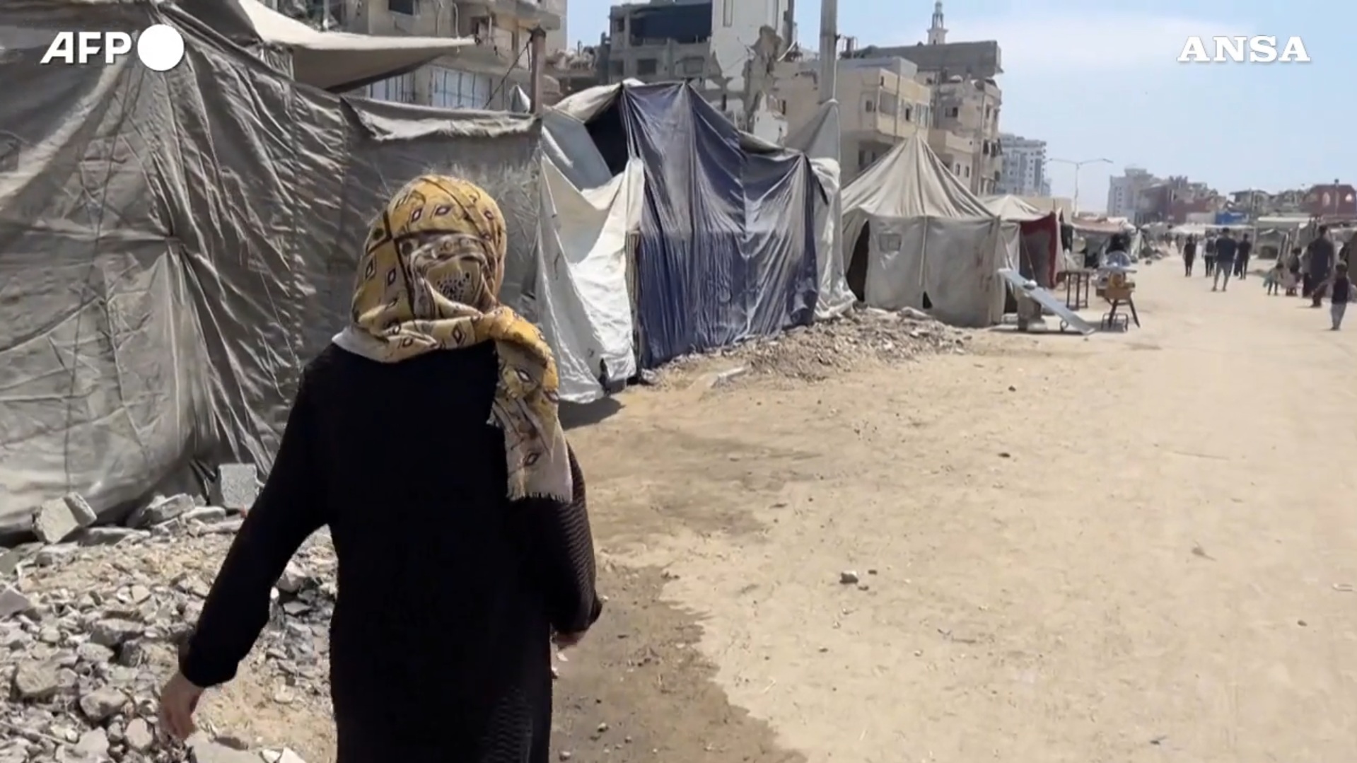 scene di vita quotidiana a gaza city il video tra le macerie della citt224 semi distrutta