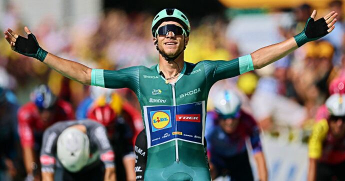 Jonathan Milan spezza il digiuno italiano al Tour de France: volata regale a Laval