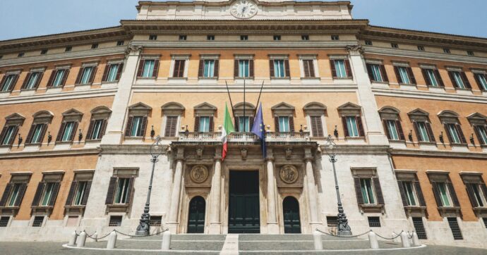 Forza Italia e Pd: i morosi mandano i conti in rosso