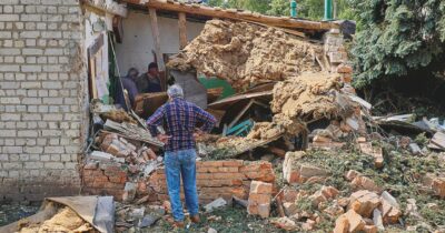 Copertina di Attacco russo a tappeto. Dagli Usa nuovi aiuti a Kiev