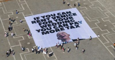 Copertina di Meno super-ricchi, più disdette: effetto Bezos per Venezia