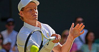Copertina di Sinner è il tennista più forte? No, io dico Alcaraz. Un patriota? Dai, non scherziamo