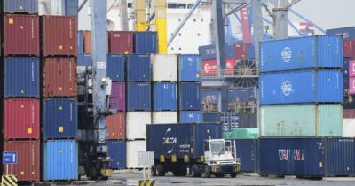 Copertina di Dazi, l’Ue prova a reagire. Irlanda e Germania le più colpite. Poi Italia e Francia