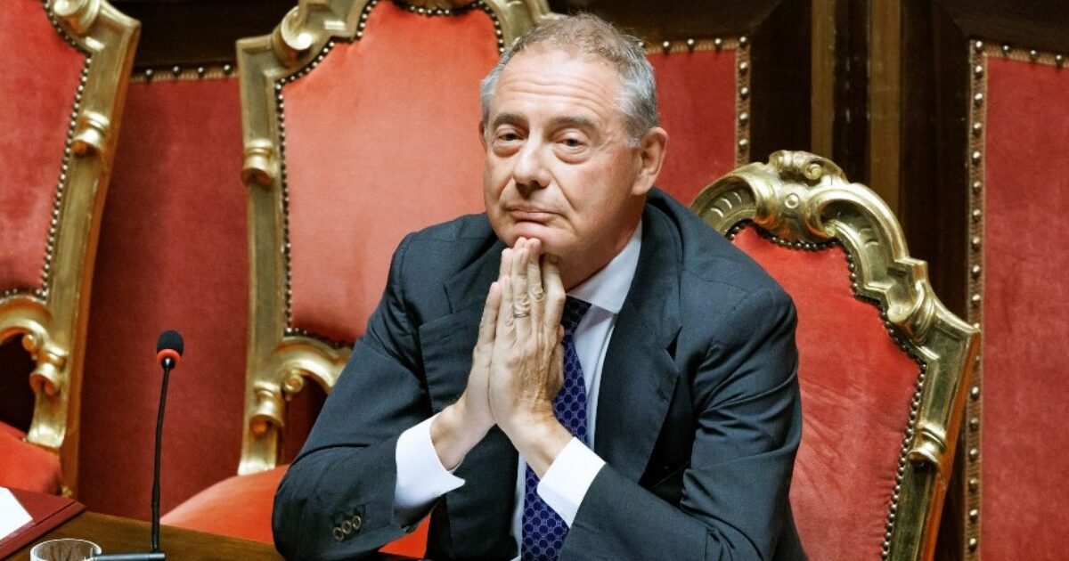 Urso sui dazi Usa: “Trump alza la posta ma l’Ue non deve varare ritorsioni”. E attacca il Green deal Urso sui dazi Usa: “Trump alza la posta ma l’Ue non deve varare ritorsioni”. E attacca il Green deal
