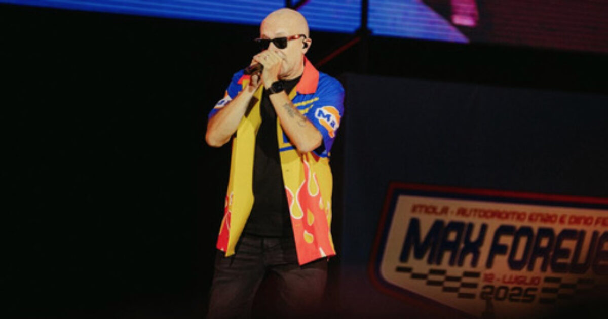 “Essere qui è un sogno che si avvera, le mie canzoni uniscono le generazioni”: Max Pezzali conquista Imola con il suo Gran Premio a tutto pop. E non esclude un cameo nella serie sugli 883