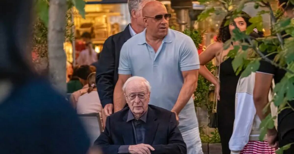 Vin Diesel spinge Michael Caine in sedia a rotelle: la foto fa il giro del mondo