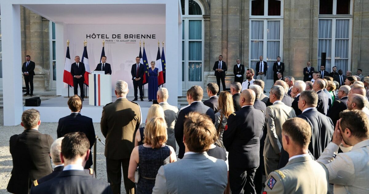 Venti di guerra, Macron: “Europa mai così in pericolo dal 1945. Il bilancio della difesa francese raddoppierà da oggi al 2027” Venti di guerra, Macron: “Europa mai così in pericolo dal 1945. Il bilancio della difesa francese raddoppierà da oggi al 2027”