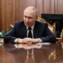 Copertina di Cremlino: “La pace è un processo lungo, Trump lo sa”. Kiev: Mosca vuole lanciare 2mila droni