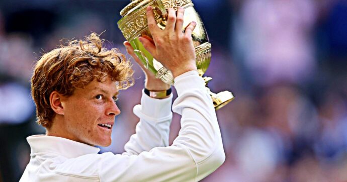 Sinner è il campione di Wimbledon: batte Alcaraz in 4 set, si prende la rivincita e diventa il primo italiano re sull’erba