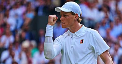Copertina di JANNIK WINNERRivincita su Alcaraz: spagnolo battuto in 4 set. Il numero uno al mondo è il primo italiano a vincere a Wimbledon