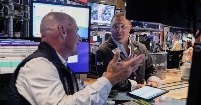 Effetto dazi sui mercati. Il dollaro azzera i guadagni iniziali, deboli le borse. Piazza Affari torna sulla parità
