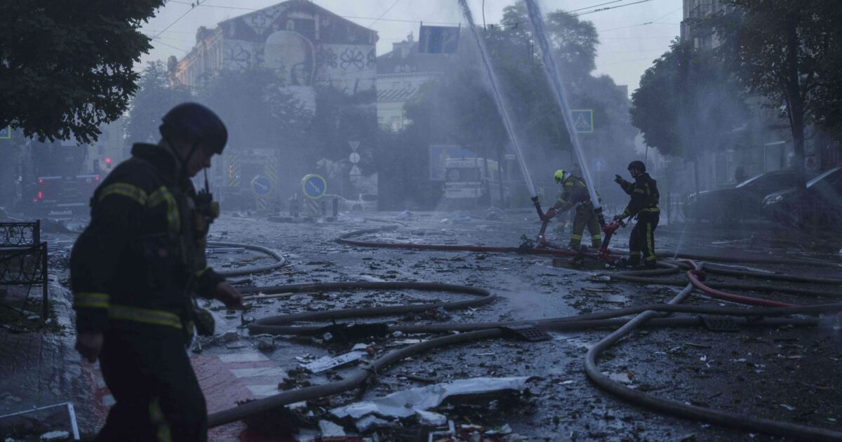 Ucraina, oggi l’annuncio di Trump sulla Russia sul piano di armi per Kiev. Macron: “Europa mai così in pericolo” Ucraina, oggi l’annuncio di Trump sulla Russia sul piano di armi per Kiev. Macron: “Europa mai così in pericolo”