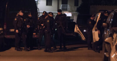 Copertina di Ronde, scontri e agguati incendiari contro gli stranieri: comune spagnolo in balia dell’estrema destra (a causa di una fake news)