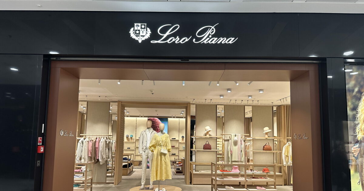 “Caporalato tra i fornitori”: Loro Piana in amministrazione giudiziaria. Giacche da 100 euro vendute a 3mila “Caporalato tra i fornitori”: Loro Piana in amministrazione giudiziaria. Giacche da 100 euro vendute a 3mila