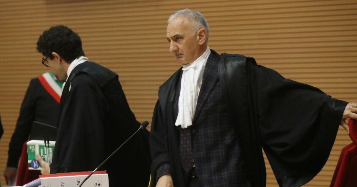 A rischio il processo sulla strage di Brescia: trasferito il presidente della della Corte d’Assise A rischio il processo sulla strage di Brescia: trasferito il presidente della della Corte d’Assise