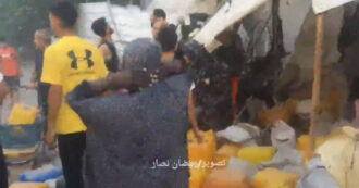 Copertina di Gaza, le immagini girate subito dopo l’attacco israeliano sulla folla in attesa dell’acqua