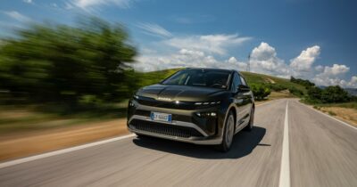 Copertina di Skoda Enyaq, la prova de Il Fatto.it – Aria d’estate tra aceto balsamico e futuro – FOTO