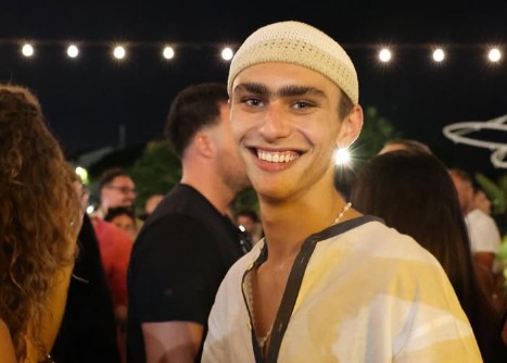 “Quando prendevo la mescalina mi sentivo Dio, regalavo le mie collane d’oro ai barboni, aiutavo i ragazzi che fumavano crack… Le droghe sono il demonio e oggi sono rinato”: parla Achille Costacurta “Quando prendevo la mescalina mi sentivo Dio, regalavo le mie collane d’oro ai barboni, aiutavo i ragazzi che fumavano crack… Le droghe sono il demonio e oggi sono rinato”: parla Achille Costacurta