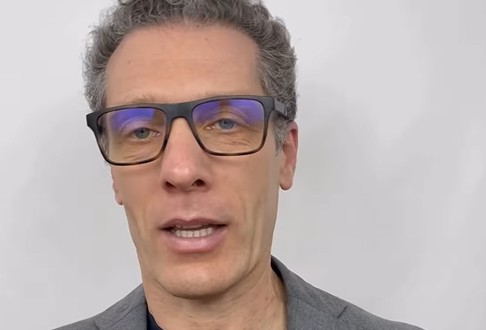 “La scuola promuove tutti, ma gli studenti sono stanchi di essere presi in giro”: parla il prof. Andrea Maggi “La scuola promuove tutti, ma gli studenti sono stanchi di essere presi in giro”: parla il prof. Andrea Maggi