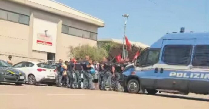 Sgombero al presidio. 3 operai in ospedale