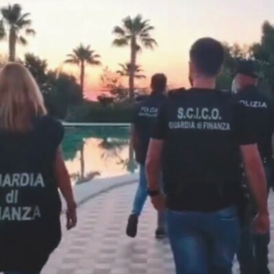 Copertina di “Prestami 50mila euro”: così Renato Farina (alias Betulla) chiese soldi al riciclatore lucano dei clan per intercedere con Gianni Letta