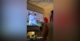 Copertina di Marco Mengoni senza parole per la vittoria di Sinner a Wimbledon: “Non posso piagne prima del concerto” – Video