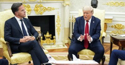 Copertina di Cosa sono le tariffe secondarie del 100% che Trump minaccia se Putin non accetta una tregua