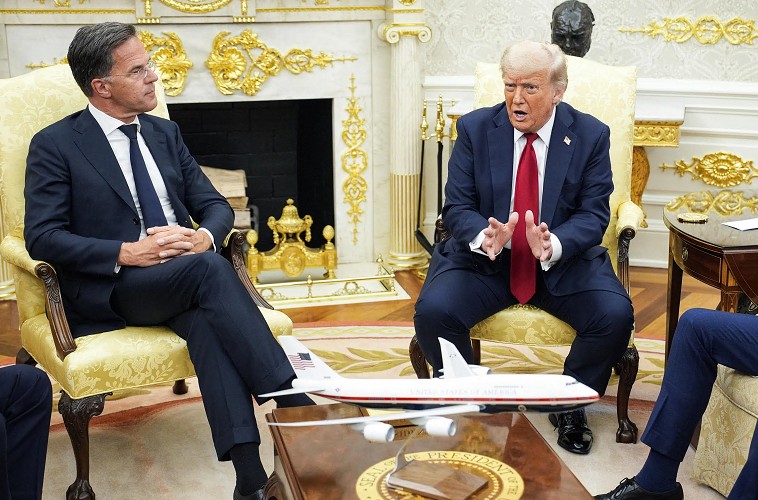 Cosa sono le tariffe secondarie del 100% che Trump minaccia se Putin non accetta una tregua Cosa sono le tariffe secondarie del 100% che Trump minaccia se Putin non accetta una tregua