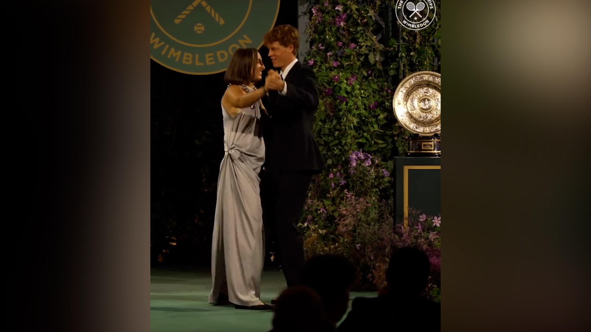 Sinner e S?wia?tek, il ballo dei campioni di Wimbledon alla cena finale – Video