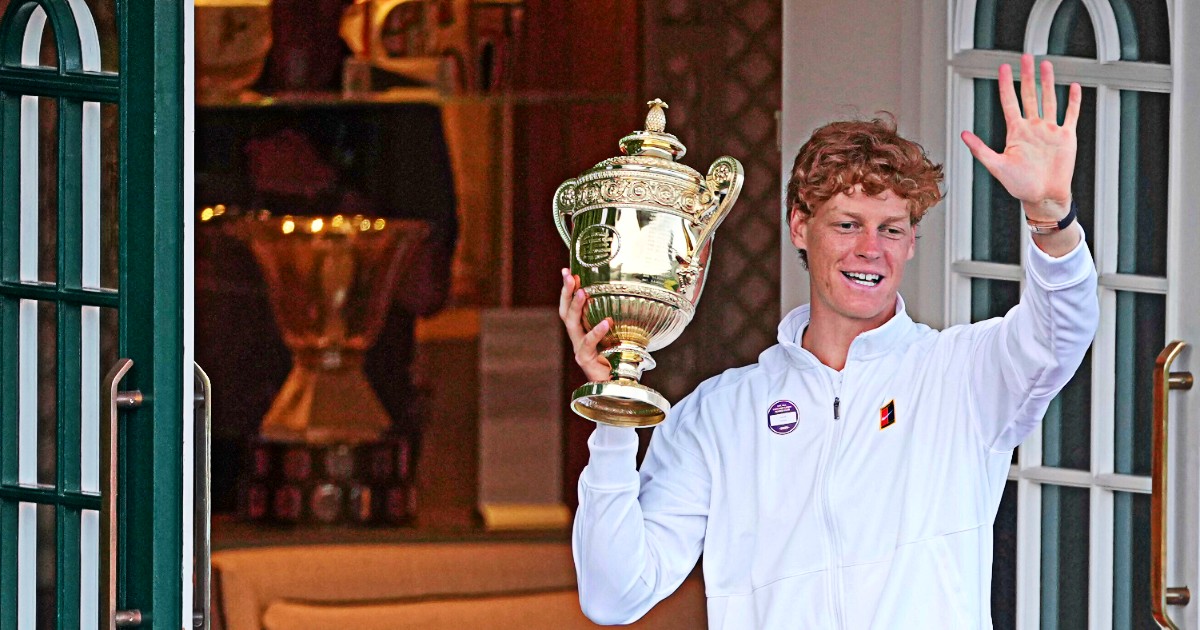 Sinner vince Wimbledon e diventa socio dell’All England Club. Una stanza riservata e servizi esclusivi: tutti i privilegi a vita dell’azzurro Sinner vince Wimbledon e diventa socio dell’All England Club. Una stanza riservata e servizi esclusivi: tutti i privilegi a vita dell’azzurro