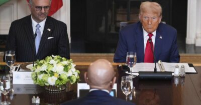 Copertina di I cinque leader africani da Trump: impauriti e deferenti, lo spettacolo è davvero desolante