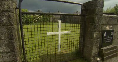 Copertina di Fossa comune con oltre 794 cadaveri di neonati: via agli scavi nel convento irlandese di suore