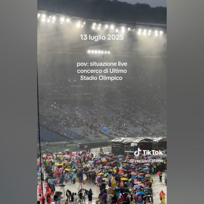 Nubifragio a Roma, migliaia di fan di Ultimo sorpresi dalla pioggia torrenziale all’Olimpico – Video