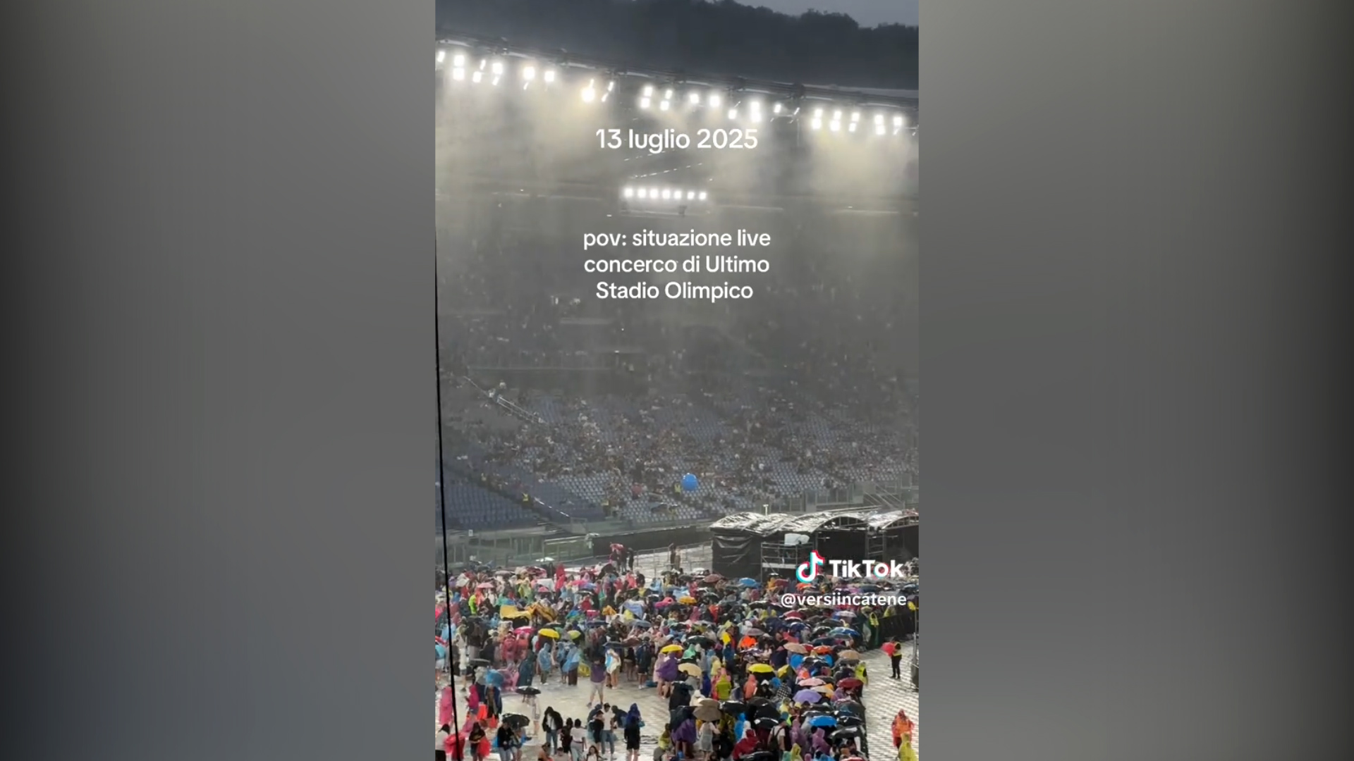 Nubifragio a Roma, migliaia di fan di Ultimo sorpresi dalla pioggia torrenziale all’Olimpico – Video Nubifragio a Roma, migliaia di fan di Ultimo sorpresi dalla pioggia torrenziale all’Olimpico – Video