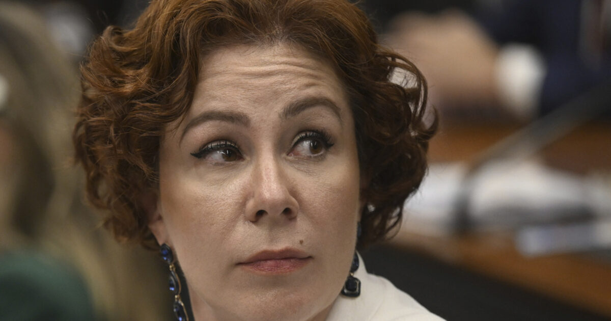 Clara Zambelli, la parlamentare condannata in Brasile si rifugia in Italia e non si candiderà in Italia Clara Zambelli, la parlamentare condannata in Brasile si rifugia in Italia e non si candiderà in Italia