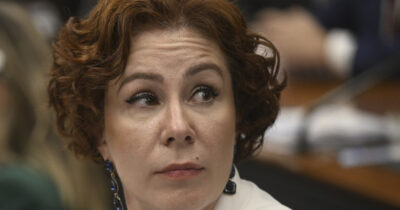 Copertina di Clara Zambelli, la parlamentare condannata in Brasile si rifugia in Italia e non si candiderà in Italia