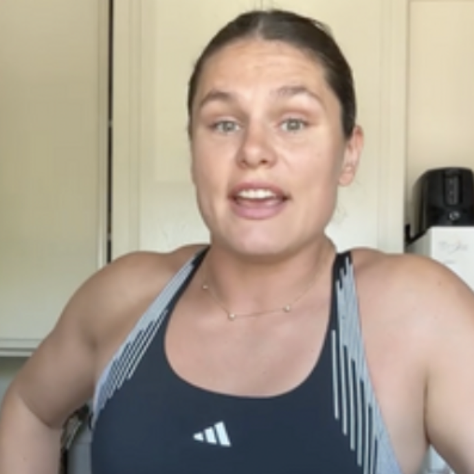 “Essere forti è meglio che essere magri. Avete mai provato? E poi, avete mai assaggiato un tiramisù?”: l’atleta Ilona Mahe contro gli stereotipi estetici