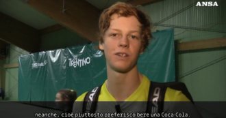 L'intervista a Sinner 17enne: "Discoteca? Non fa per me, preferisco bere una Coca"