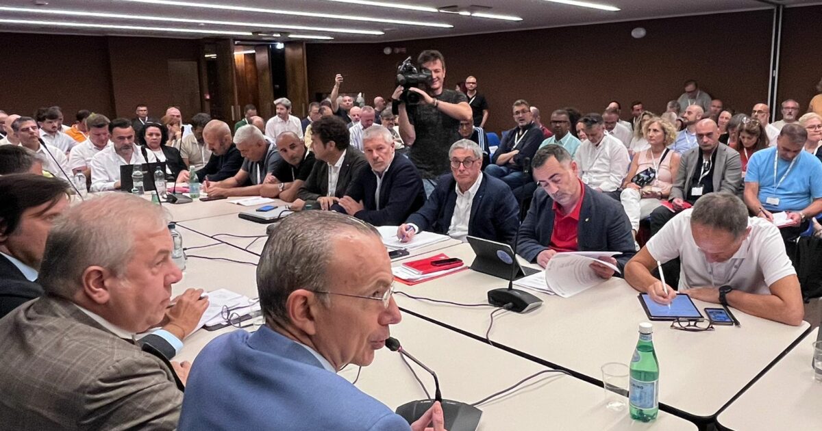 Contratto metalmeccanici, riprende la trattativa: 3 incontri a settembre. Si riparte dai temi meno divisivi Contratto metalmeccanici, riprende la trattativa: 3 incontri a settembre. Si riparte dai temi meno divisivi