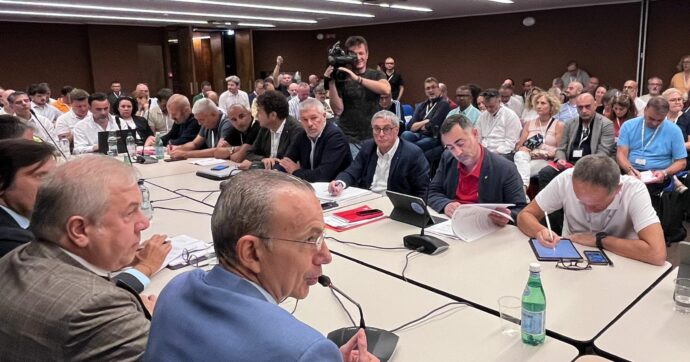 Copertina di Contratto metalmeccanici, riprende la trattativa: a settembre si riparte dai temi meno divisivi