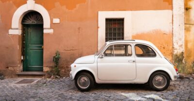 Copertina di L’auto in Italia? Sempre più vecchia. 10,7 milioni di automobilisti ne guidano una con più di 15 anni